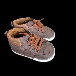 NWOT Infant soft sole shoes size 2